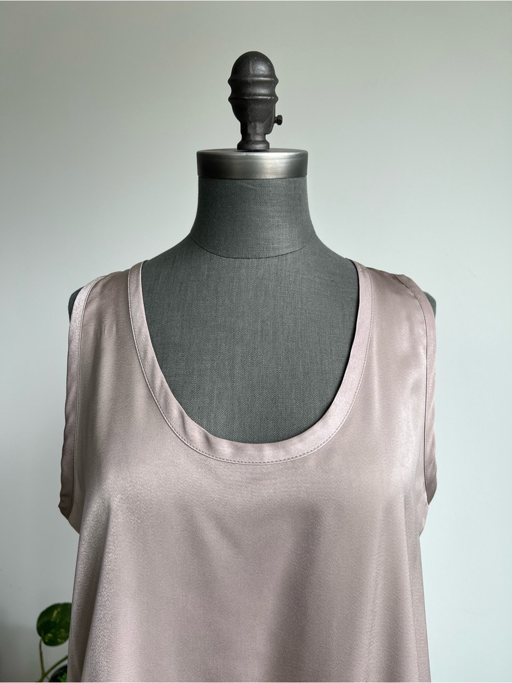 Silky Scoop Neck Sleeveless Tank Top - Champagne - Picture 2 of 4